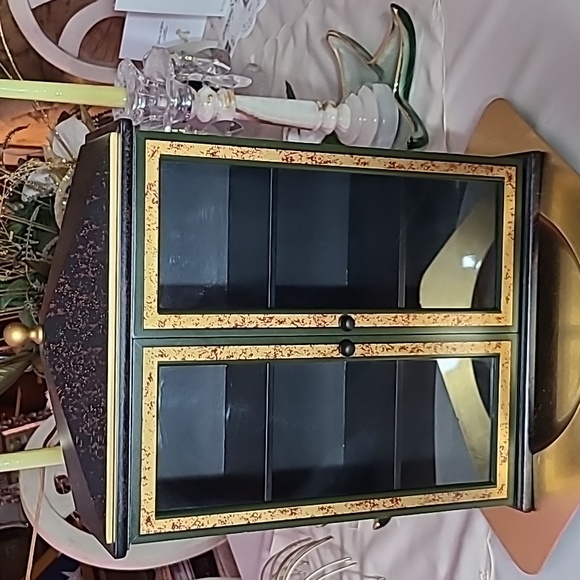 Vintage Curio/Keepsake Table Top/ Display/Storage Cabinet Black & Gold - Picture 3 of 15